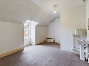 Top floor bedroom- click for photo gallery